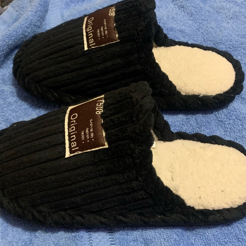 Black Cozy Slippers Available in size 8 & 9.5